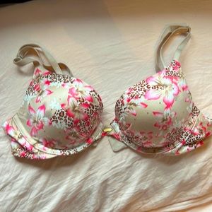 Victoria’s Secret  Plunge Bra 36B